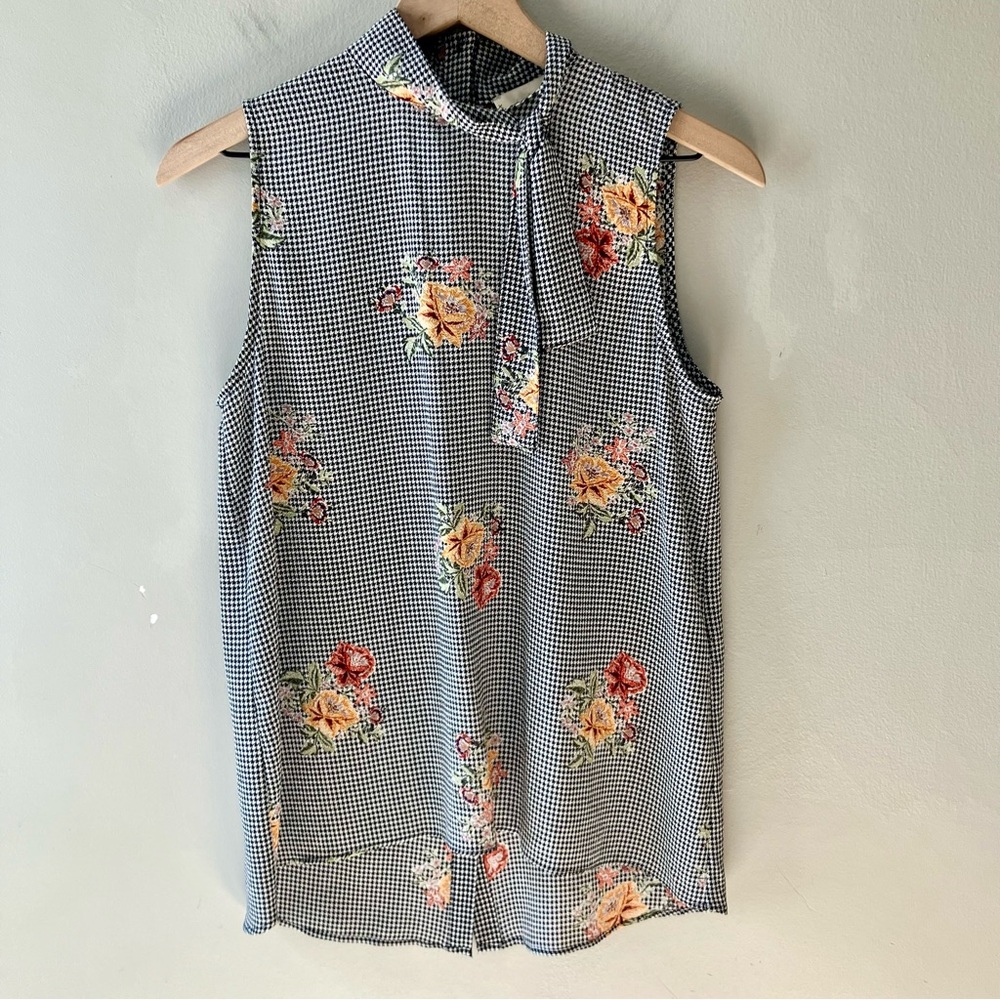 & LAYERED Houndstooth Floral Sleeveless Blouse